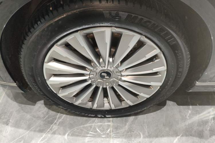 Used ONVO Luxeed L90 2025 Model—Max Six-Seater Version Exterior 4