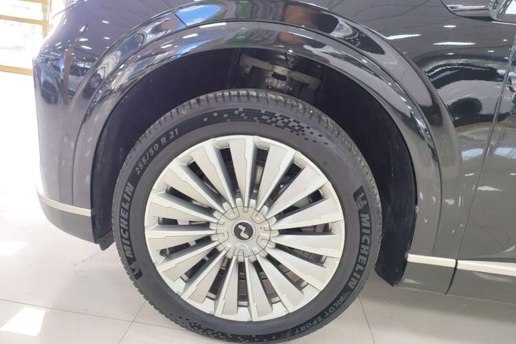 Used ONVO Luxeed L90 2025 Model—Max Six-Seater Version Exterior 4