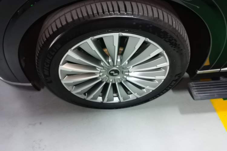 Used ONVO Luxeed L90 2025 Model—Ultra Six-Seater Version Exterior 4