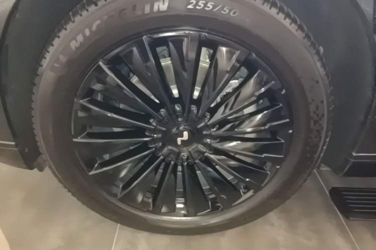 Used ONVO Luxeed L90 2025 Model—Black Knight Special Edition—Six-Seater Exterior 4