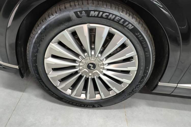 Used ONVO Luxeed L90 2025 Model—Ultra Six-Seater Version Exterior 4