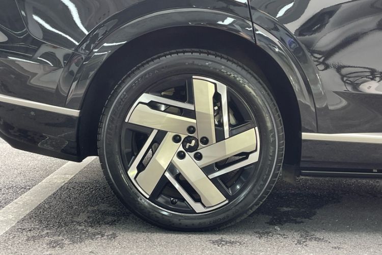 Used ONVO Luxeed L90 2025 Model—Max Seven-Seater Version Exterior 4