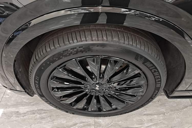 Used ONVO Luxeed L90 2025 Model—Black Knight Special Edition—Six-Seater Exterior 4