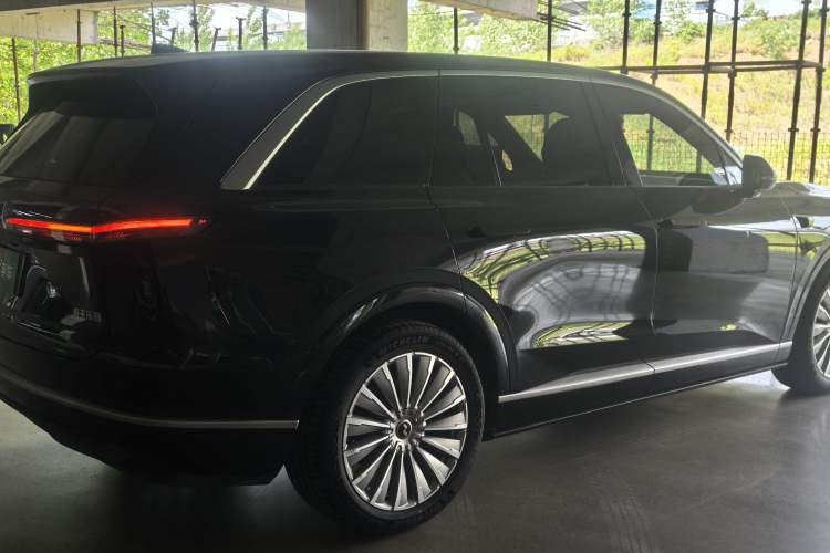 Used ONVO Luxeed L90 2025 Model—Ultra Six-Seater Version Exterior 4