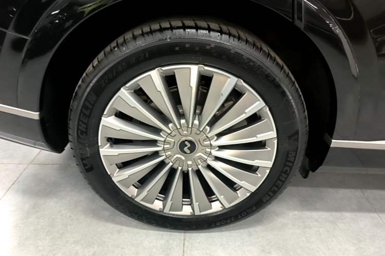 Used ONVO Luxeed L90 2025 Model—Ultra Six-Seater Version Exterior 5