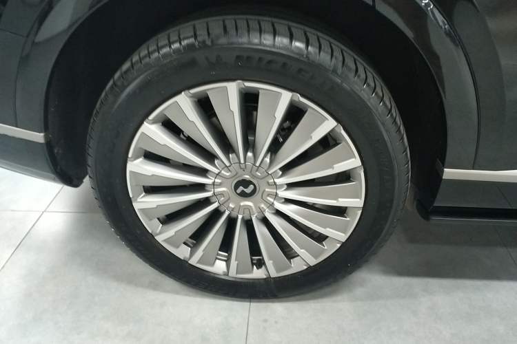 Used ONVO Luxeed L90 2025 Model—Ultra Six-Seater Version Exterior 5