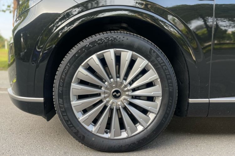 Used ONVO Luxeed L90 2025 Model—Ultra Six-Seater Version Exterior 5
