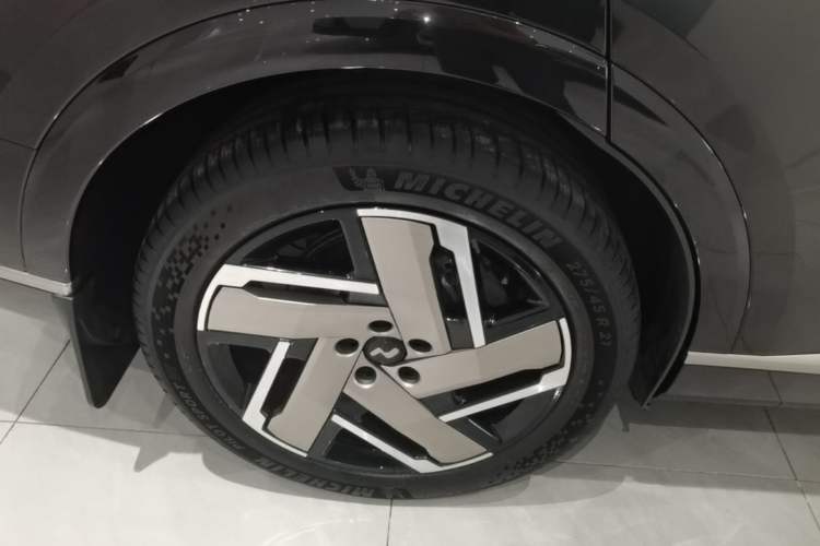 Used ONVO Luxeed L90 2025 Model—Max Six-Seater Version Exterior 5