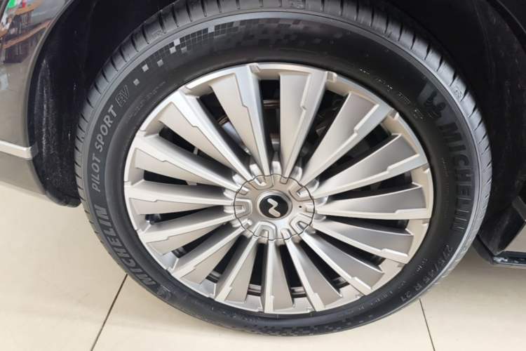 Used ONVO Luxeed L90 2025 Model—Ultra Six-Seater Version Exterior 5