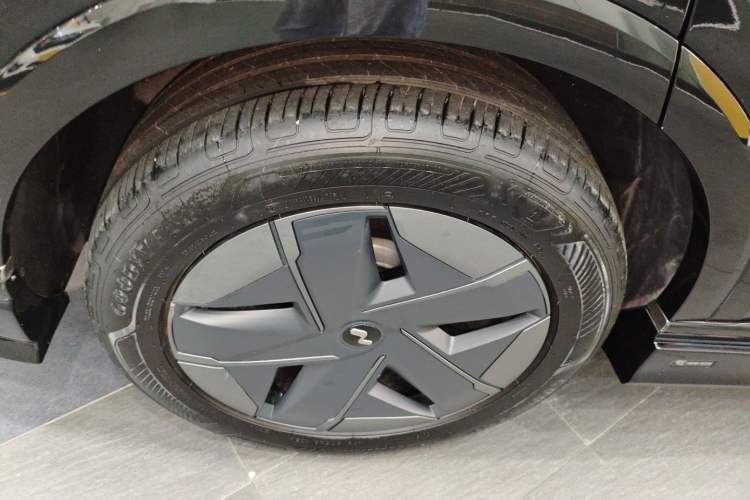 Used ONVO Luxeed L90 2025 Model—Max Six-Seater Version Exterior 5