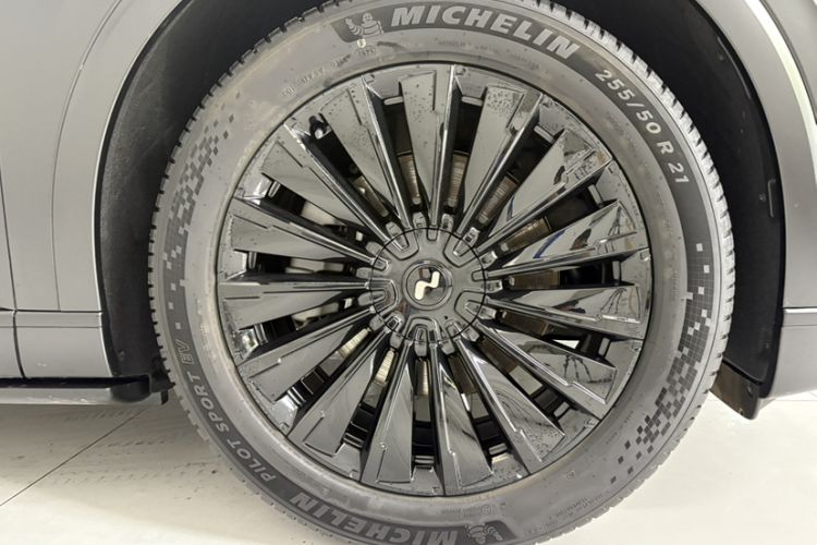 Used ONVO Luxeed L90 2025 Model—Black Knight Special Edition—Six-Seater Exterior 6