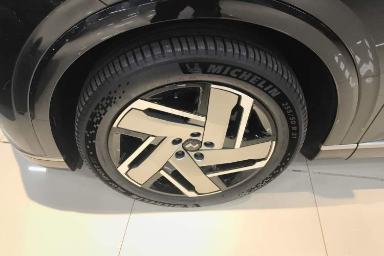Used ONVO Luxeed L90 2025 Model—Max Six-Seater Version Exterior 7