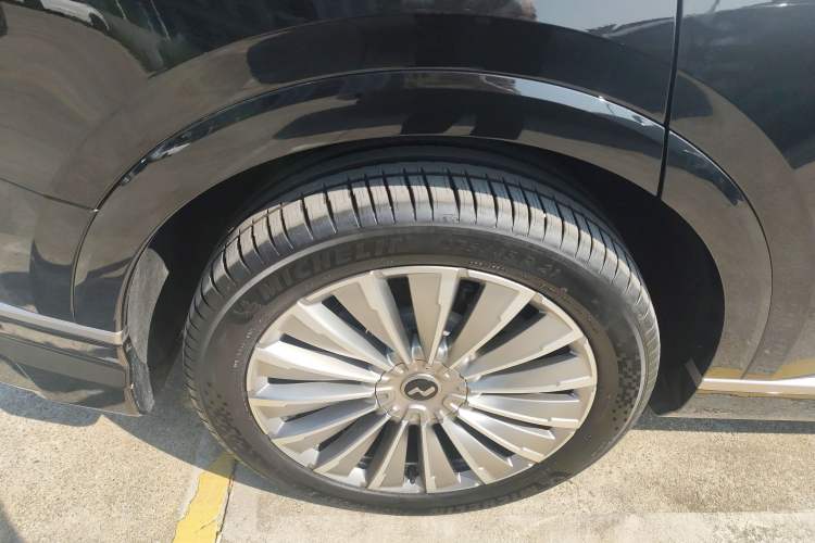 Used ONVO Luxeed L90 2025 Model—Ultra Six-Seater Version Exterior 8