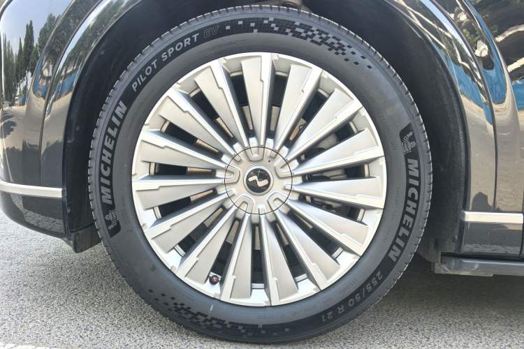 Used ONVO Luxeed L90 2025 Model—Ultra Six-Seater Version Exterior 8