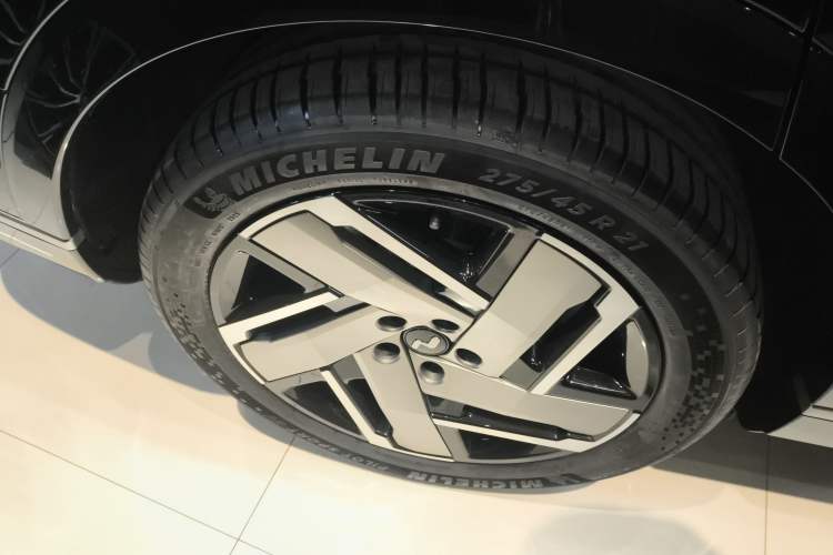Used ONVO Luxeed L90 2025 Model—Max Six-Seater Version Exterior 8