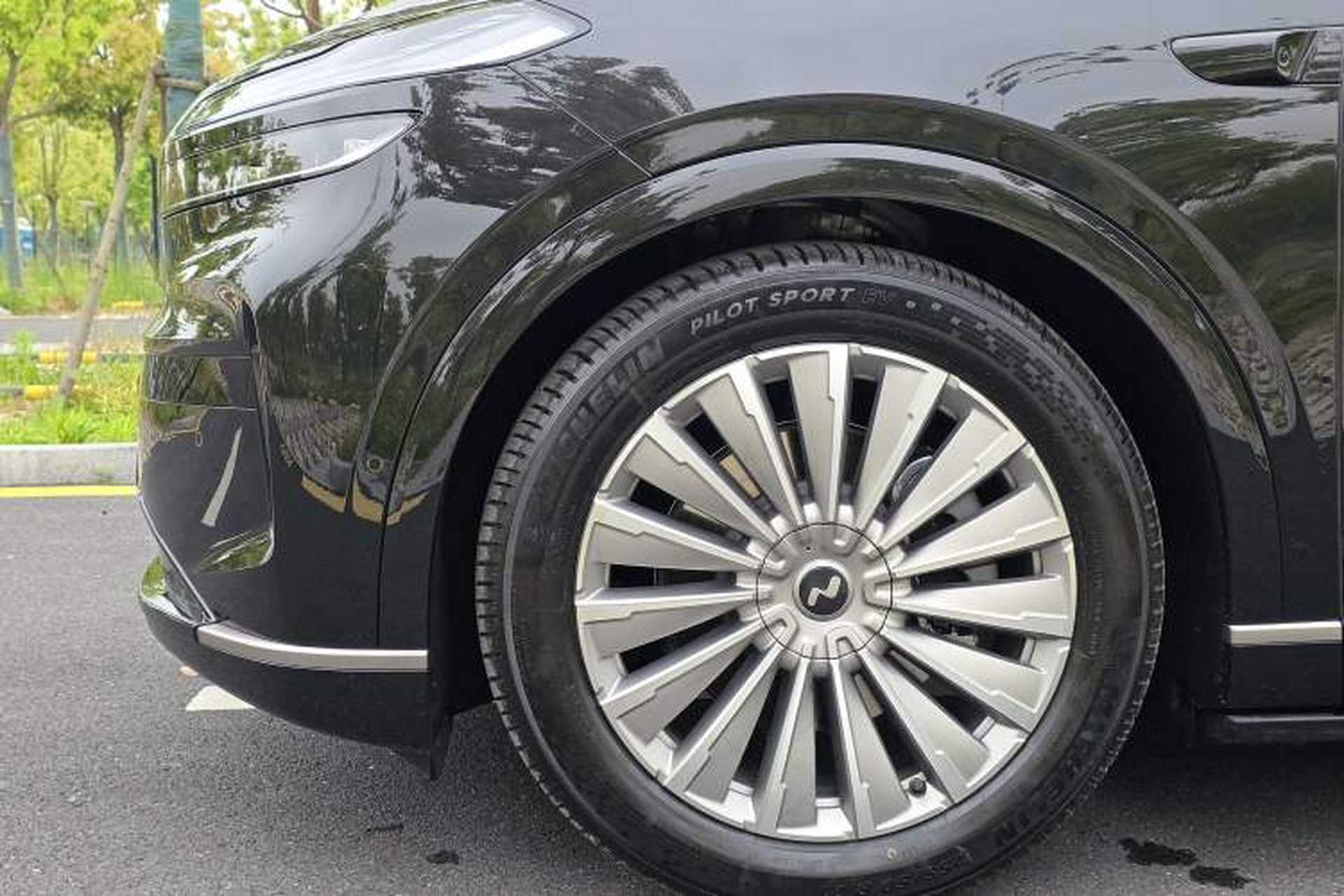 Used ONVO Luxeed L90 2025 Model—Ultra Six-Seater Version Exterior 9