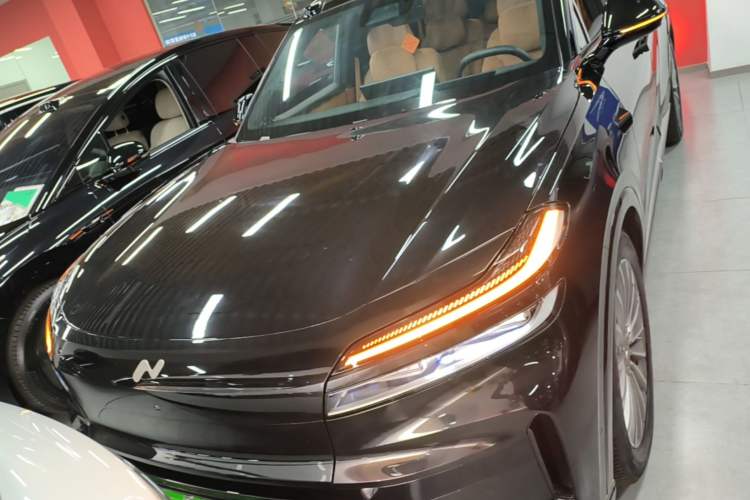 Used ONVO Luxeed L90 2025 Model—Ultra Six-Seater Version Front