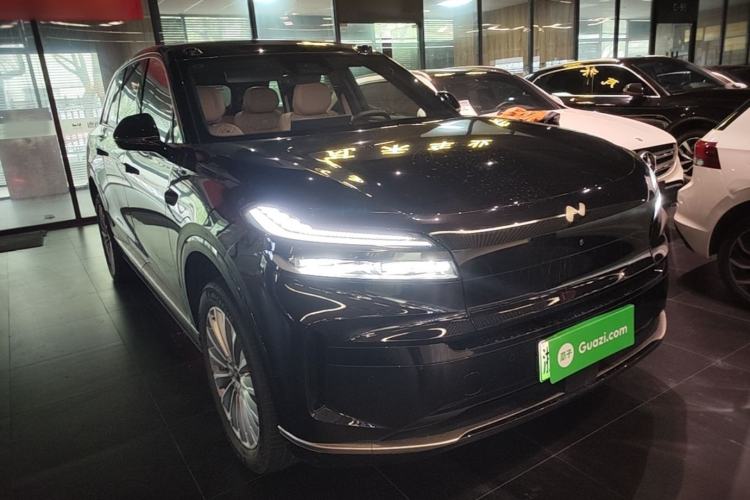 Used ONVO Luxeed L90 2025 Model—Max Six-Seater Version Front Right 45 Deg