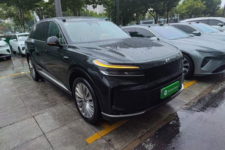 Used ONVO Luxeed L90 2025 Model—Ultra Six-Seater Version Front Right 45 Deg