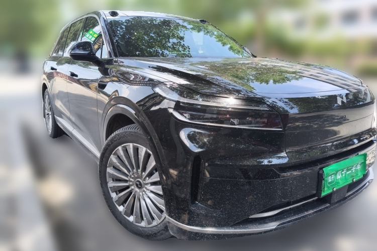 Used ONVO Luxeed L90 2025 Model—Max Six-Seater Version Front Right 45 Deg