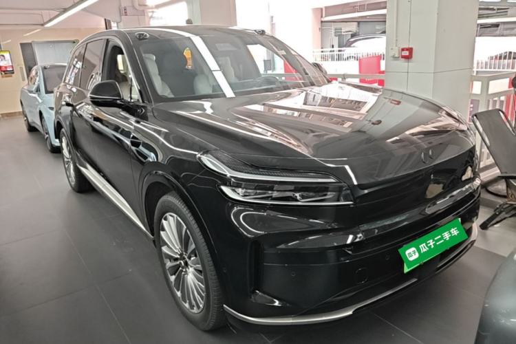 Used ONVO Luxeed L90 2025 Model—Ultra Six-Seater Version Front Right 45 Deg