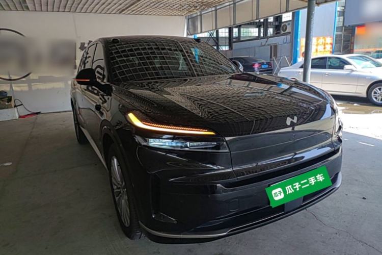 Used ONVO Luxeed L90 2025 Model—Max Six-Seater Version Front Right 45 Deg