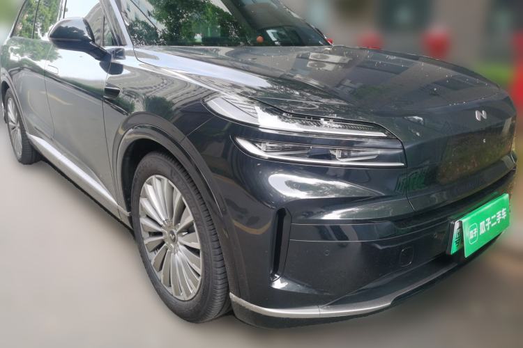 Used ONVO Luxeed L90 2025 Model—Ultra Six-Seater Version Front Right 45 Deg