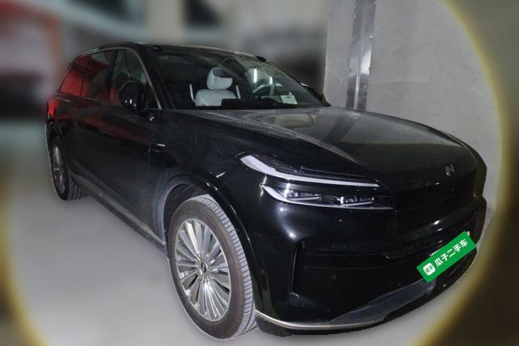 Used ONVO Luxeed L90 2025 Model—Max Six-Seater Version Front Right 45 Deg