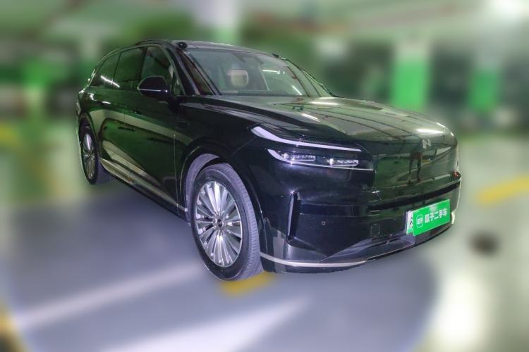 Used ONVO Luxeed L90 2025 Model—Max Six-Seater Version Front Right 45 Deg