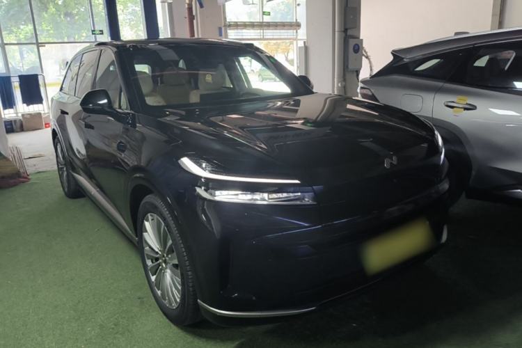 Used ONVO Luxeed L90 2025 Model—Max Six-Seater Version Front Right 45 Deg