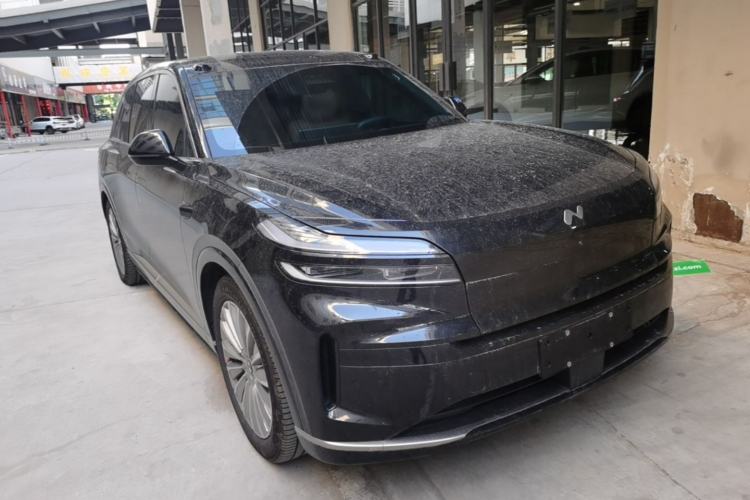 Used ONVO Luxeed L90 2025 Model—Ultra Six-Seater Version Front Right 45 Deg