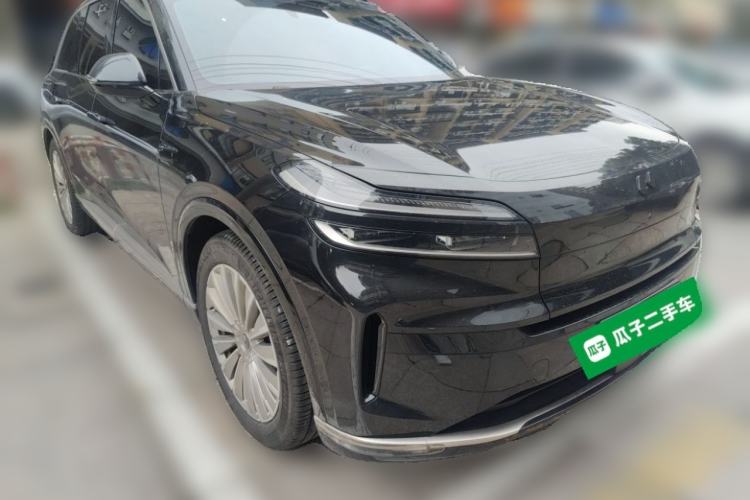 Used ONVO Luxeed L90 2025 Model—Max Six-Seater Version Front Right 45 Deg