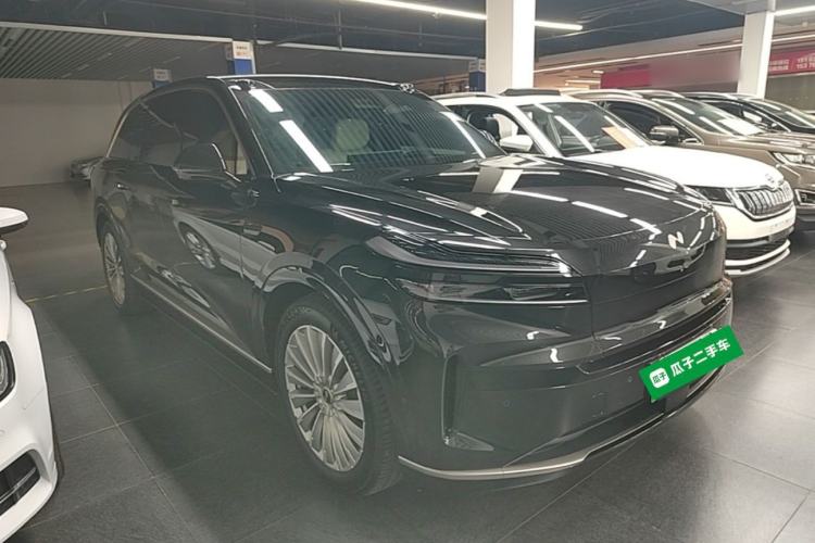 Used ONVO Luxeed L90 2025 Model—Ultra Six-Seater Version Front Right 45 Deg