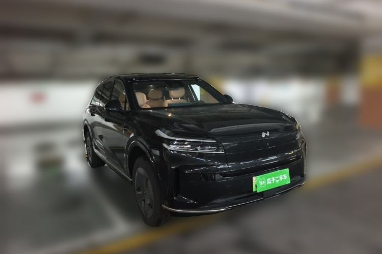 Used ONVO Luxeed L90 2025 Model—Ultra Six-Seater Version Front Right 45 Deg