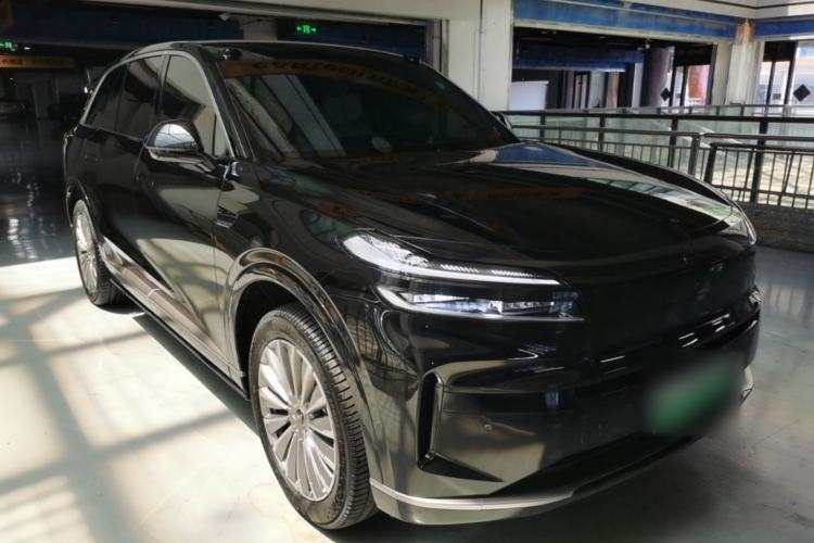 Used ONVO Luxeed L90 2025 Model—Ultra Six-Seater Version Front Right 45 Deg