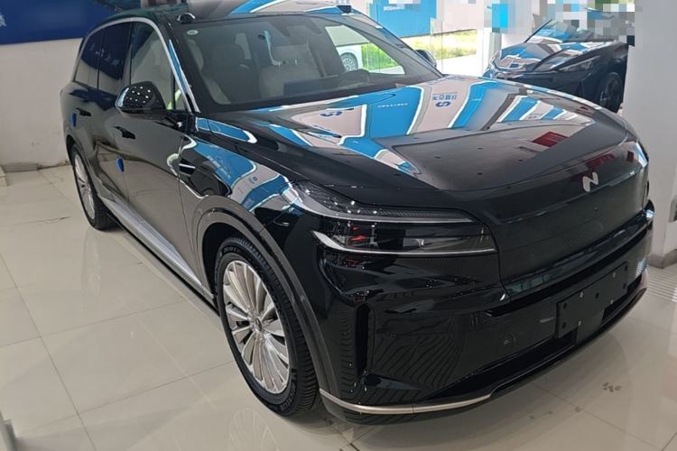 Used ONVO Luxeed L90 2025 Model—Ultra Six-Seater Version Front Right 45 Deg