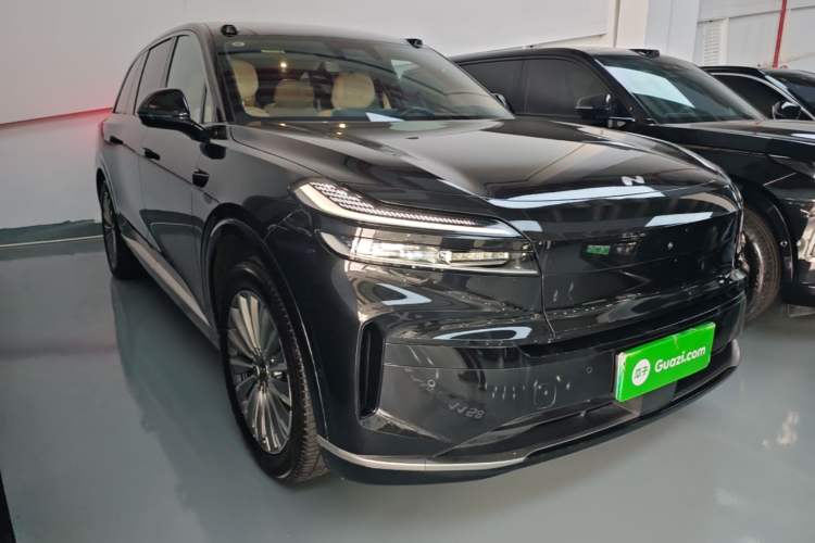 Used ONVO Luxeed L90 2025 Model—Max Six-Seater Version Front Right 45 Deg