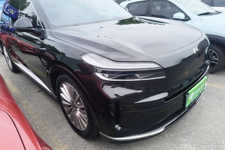 Used ONVO Luxeed L90 2025 Model—Ultra Six-Seater Version Front Right 45 Deg
