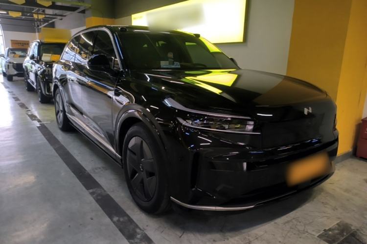 Used ONVO Luxeed L90 2025 Model—Max Six-Seater Version Front Right 45 Deg