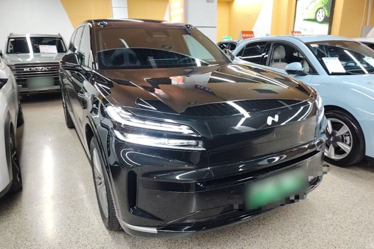 Used ONVO Luxeed L90 2025 Model—Ultra Six-Seater Version Front Right 45 Deg