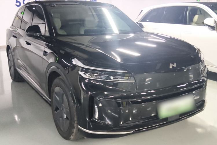 Used ONVO Luxeed L90 2025 Model—Max Six-Seater Version Front Right 45 Deg