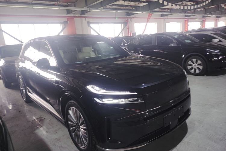 Used ONVO Luxeed L90 2025 Model—Ultra Six-Seater Version Front Right 45 Deg