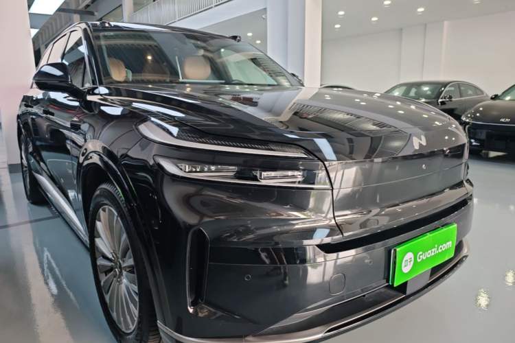 Used ONVO Luxeed L90 2025 Model—Max Six-Seater Version Front Right 45 Deg