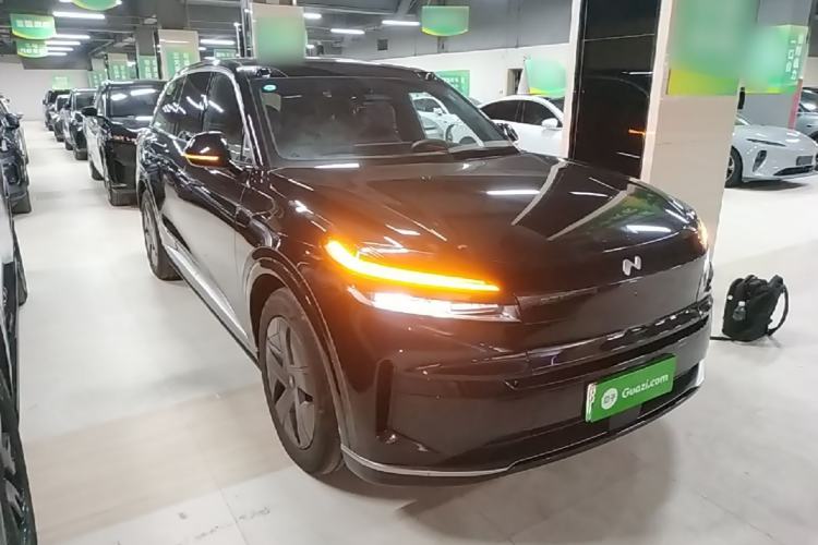 Used ONVO Luxeed L90 2025 Model—Ultra Six-Seater Version Front Right 45 Deg