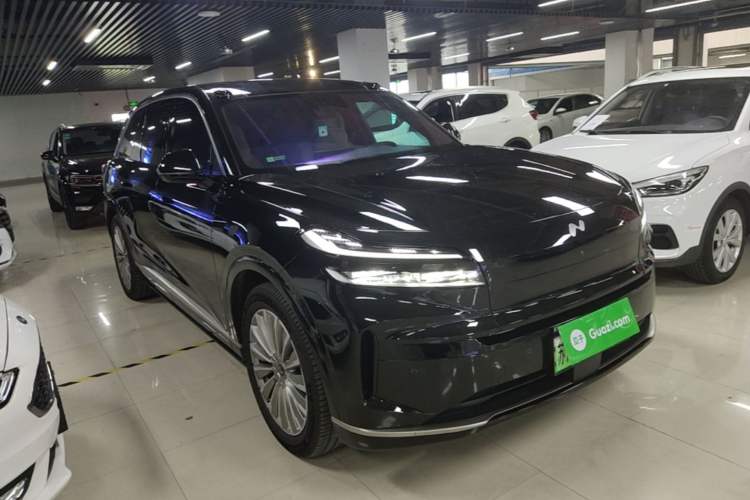 Used ONVO Luxeed L90 2025 Model—Max Six-Seater Version Front Right 45 Deg