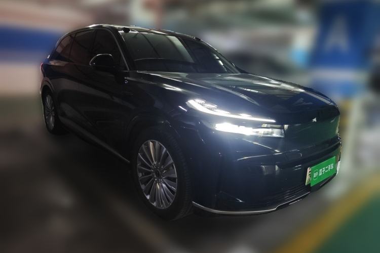 Used ONVO Luxeed L90 2025 Model—Max Six-Seater Version Front Right 45 Deg
