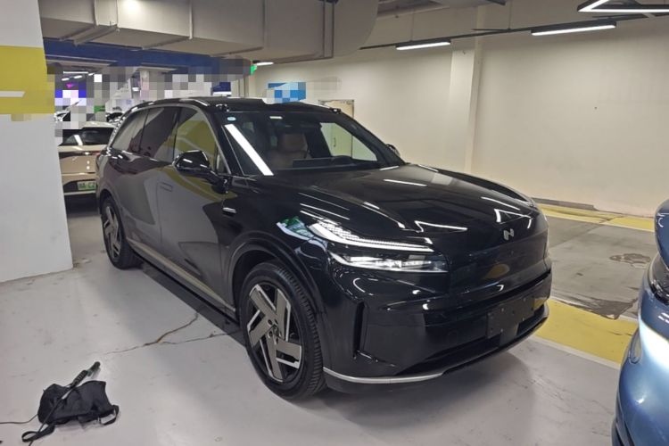 Used ONVO Luxeed L90 2025 Model—Ultra Six-Seater Version Front Right 45 Deg