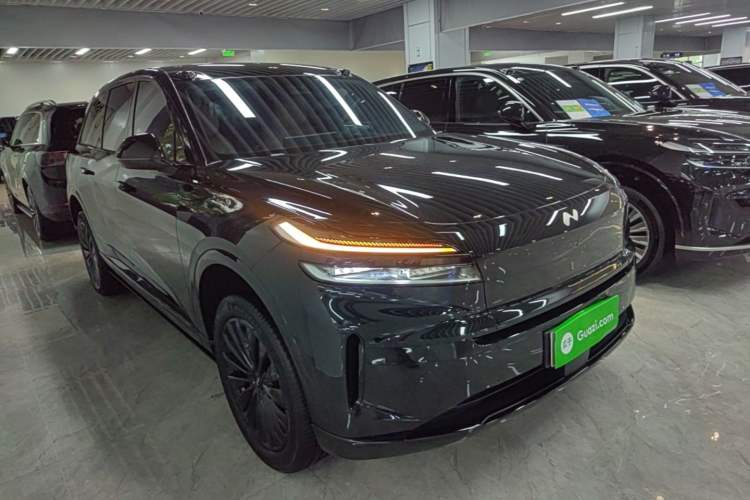 Used ONVO Luxeed L90 2025 Model—Ultra Six-Seater Version Front Right 45 Deg
