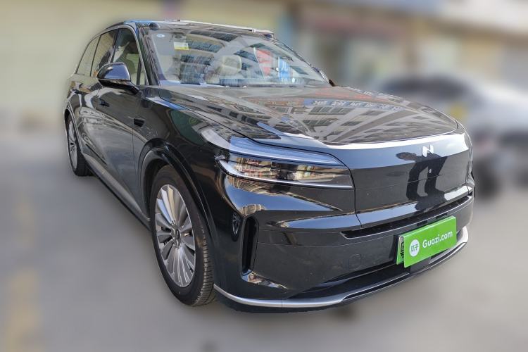 Used ONVO Luxeed L90 2025 Model—Max Seven-Seater Version Front Right 45 Deg