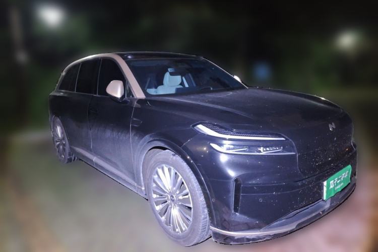 Used ONVO Luxeed L90 2025 Model—Max Six-Seater Version Front Right 45 Deg